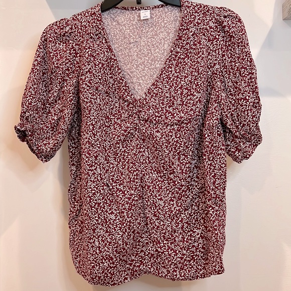 🥀Old Navy Burgundy & White Floral Print V-Neck with Slight Puffed Sleeve Blouse - Picture 1 of 6